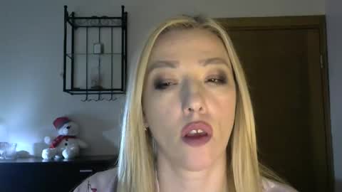 Snapshot of wild_silk_desire chatting on February 17, 2025, 11:23 am Alina online show from February 17, 2025, 11:23 am