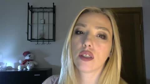 Snapshot of wild_silk_desire chatting on February 17, 2025, 2:26 pm Alina online show from February 17, 2025, 2:26 pm