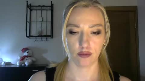 Snapshot of wild_silk_desire chatting on February 18, 2025, 2:38 pm Alina online show from February 18, 2025, 2:38 pm