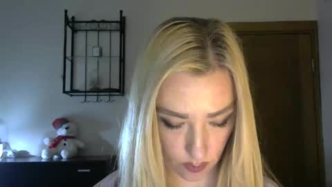 Snapshot of wild_silk_desire chatting on February 19, 2025, 2:34 pm Alina online show from February 19, 2025, 2:34 pm