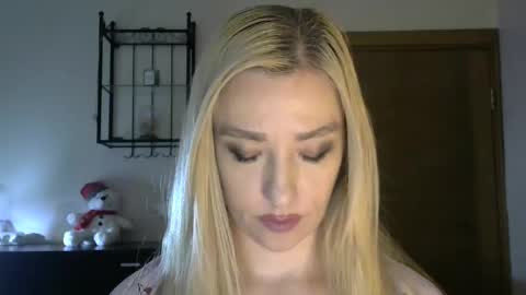 Snapshot of wild_silk_desire chatting on February 20, 2025, 8:06 am Alina online show from February 20, 2025, 8:06 am