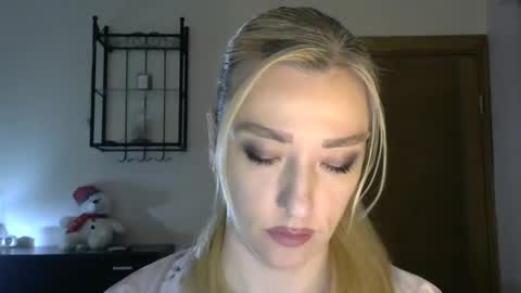 Snapshot of wild_silk_desire chatting on February 22, 2025, 8:07 am Alina online show from February 22, 2025, 8:07 am