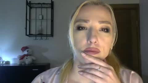 Snapshot of wild_silk_desire chatting on February 22, 2025, 2:19 pm Alina online show from February 22, 2025, 2:19 pm