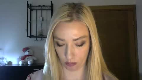 Snapshot of wild_silk_desire chatting on February 23, 2025, 11:22 am Alina online show from February 23, 2025, 11:22 am