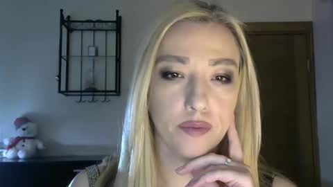 Snapshot of wild_silk_desire chatting on February 26, 2025, 8:26 am Alina online show from February 26, 2025, 8:26 am