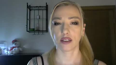 Snapshot of wild_silk_desire chatting on March 1, 2025, 8:34 am Alina online show from March 1, 2025, 8:34 am