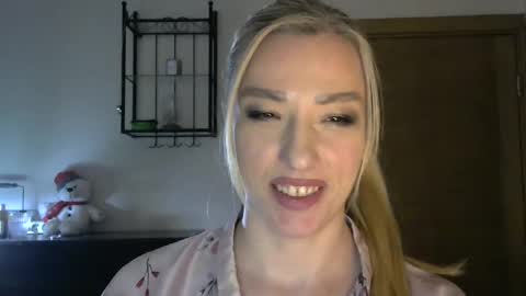 Snapshot of wild_silk_desire chatting on March 1, 2025, 2:44 pm Alina online show from March 1, 2025, 2:44 pm