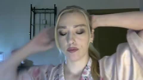 Snapshot of wild_silk_desire chatting on March 4, 2025, 11:29 am Alina online show from March 4, 2025, 11:29 am