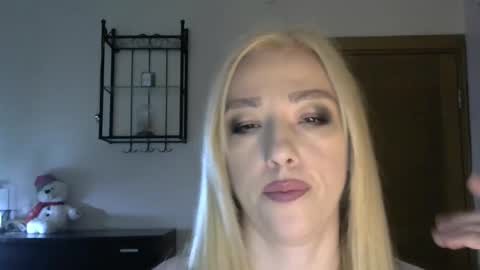 Snapshot of wild_silk_desire chatting on March 6, 2025, 8:41 am Alina online show from March 6, 2025, 8:41 am