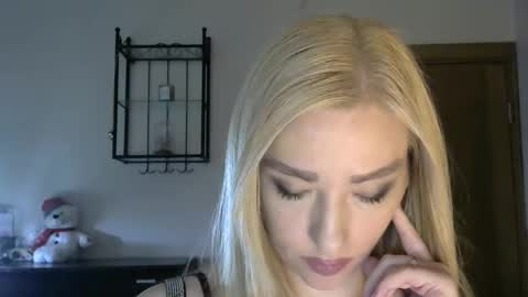 Snapshot of wild_silk_desire chatting on March 7, 2025, 8:34 am Alina online show from March 7, 2025, 8:34 am