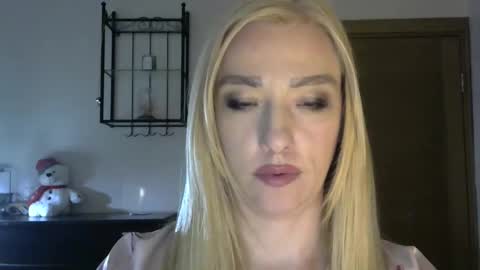 Snapshot of wild_silk_desire chatting on March 7, 2025, 2:45 pm Alina online show from March 7, 2025, 2:45 pm