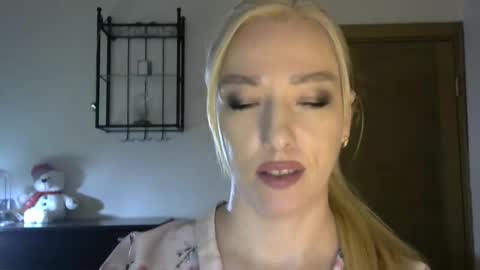 Snapshot of wild_silk_desire chatting on March 8, 2025, 11:27 am Alina online show from March 8, 2025, 11:27 am