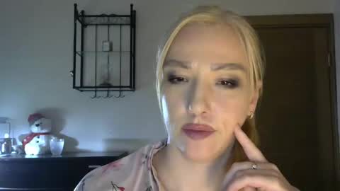 Snapshot of wild_silk_desire chatting on March 9, 2025, 2:54 pm Alina online show from March 9, 2025, 2:54 pm