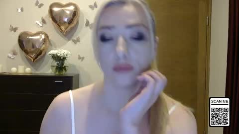 Snapshot of wild_silk_desire chatting on May 5, 2026, 6:27 pm Alina online show from May 5, 2026, 6:27 pm