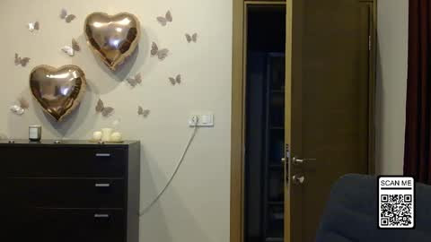 Snapshot of wild_silk_desire chatting on May 13, 2026, 6:49 pm Alina online show from May 13, 2026, 6:49 pm
