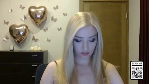 Snapshot of wild_silk_desire chatting on May 17, 2026, 6:04 pm Alina online show from May 17, 2026, 6:04 pm