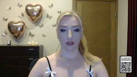 Snapshot of wild_silk_desire chatting on May 24, 2026, 6:02 pm Alina online show from May 24, 2026, 6:02 pm