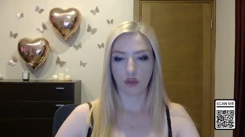 Snapshot of wild_silk_desire chatting on June 8, 2026, 3:23 pm Alina online show from June 8, 2026, 3:23 pm