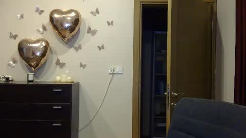 Snapshot of wild_silk_desire chatting on June 23, 2026, 5:55 pm Alina online show from June 23, 2026, 5:55 pm