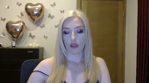 Snapshot of wild_silk_desire chatting on June 25, 2026, 5:17 pm Alina online show from June 25, 2026, 5:17 pm