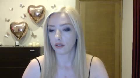 Snapshot of wild_silk_desire chatting on June 28, 2026, 4:35 pm Alina online show from June 28, 2026, 4:35 pm