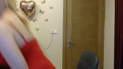 Snapshot of wild_silk_desire chatting on July 6, 2026, 4:31 pm Alina online show from July 6, 2026, 4:31 pm