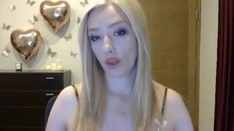 Snapshot of wild_silk_desire chatting on July 11, 2026, 4:43 pm Alina online show from July 11, 2026, 4:43 pm