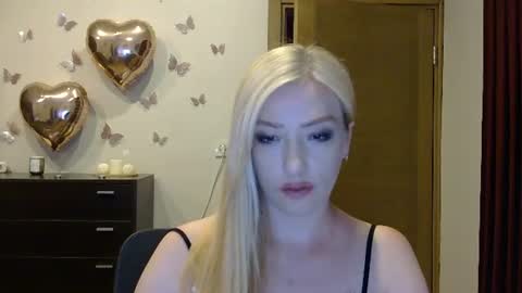 Snapshot of wild_silk_desire chatting on July 17, 2026, 5:18 pm Alina online show from July 17, 2026, 5:18 pm