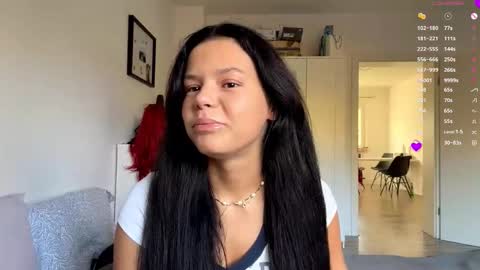 Snapshot of wildahankin chatting on October 30, 2025, 8:05 am Mia online show from October 30, 2025, 8:05 am