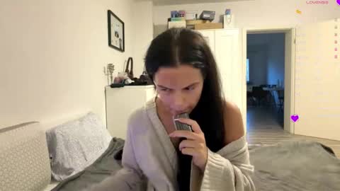 Mia online show from January 18, 2026, 4:00 pm