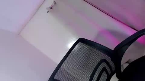 Snapshot of wildest_dream1 chatting on October 28, 2025, 6:43 pm wildest_dream1 online show from October 28, 2025, 6:43 pm