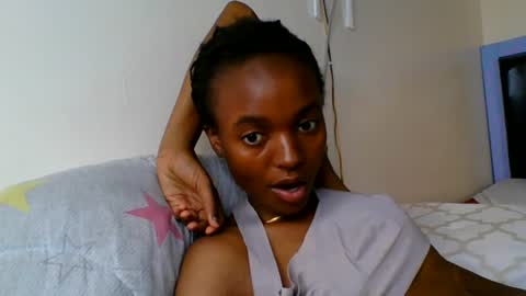 Snapshot of wildflowr chatting on June 27, 2026, 12:22 pm wildflowr online show from June 27, 2026, 12:22 pm
