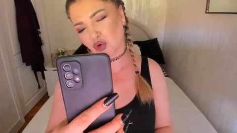 Miss Deea online show from May 11, 2026, 11:16 am
