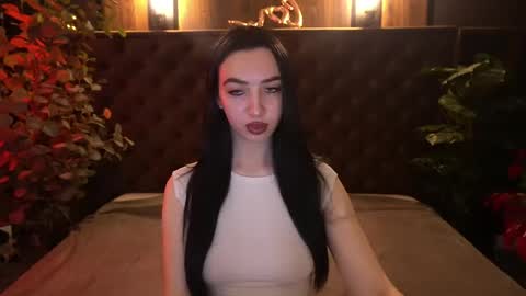 Snapshot of wildkittenx_ chatting on May 6, 2026, 6:19 am Alena online show from May 6, 2026, 6:19 am