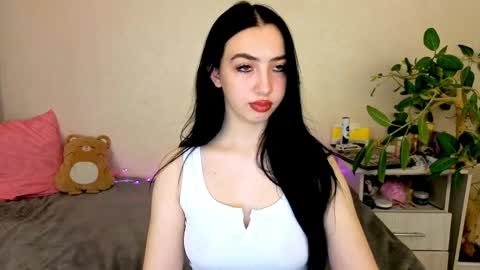 Snapshot of wildkittenx_ chatting on May 17, 2026, 5:27 am Alena online show from May 17, 2026, 5:27 am