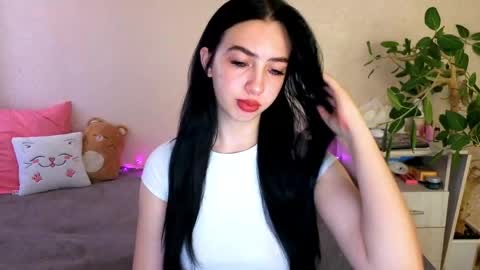 Snapshot of wildkittenx_ chatting on May 24, 2026, 5:01 am Alena online show from May 24, 2026, 5:01 am