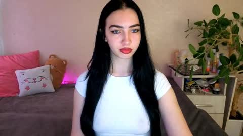 Snapshot of wildkittenx_ chatting on June 4, 2026, 4:18 am Alena online show from June 4, 2026, 4:18 am