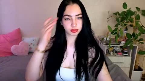 Snapshot of wildkittenx_ chatting on June 15, 2026, 4:04 am Alena online show from June 15, 2026, 4:04 am