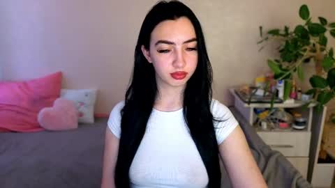 Snapshot of wildkittenx_ chatting on June 25, 2026, 5:12 am Alena online show from June 25, 2026, 5:12 am