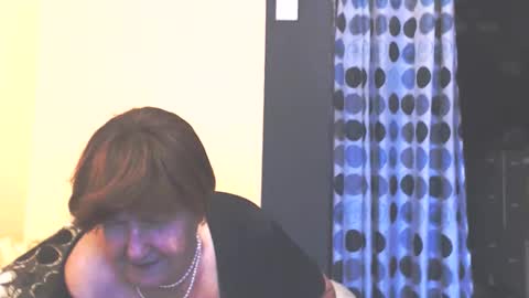 WildRedCat online show from November 22, 2025, 1:43 pm