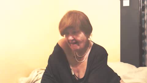 WildRedCat online show from December 4, 2025, 7:22 pm