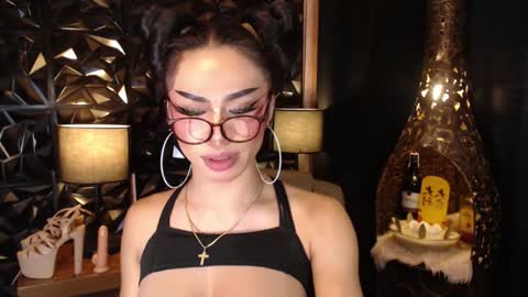 Snapshot of wildroxie chatting on February 6, 2025, 3:27 am ROXIE online show from February 6, 2025, 3:27 am