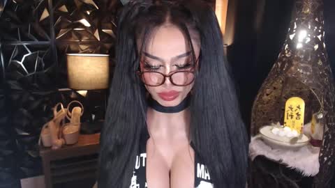 Snapshot of wildroxie chatting on March 4, 2025, 1:45 am ROXIE online show from March 4, 2025, 1:45 am