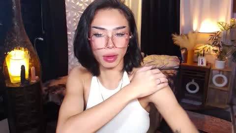 Snapshot of wildroxie chatting on October 19, 2025, 10:43 pm ROXIE online show from October 19, 2025, 10:43 pm