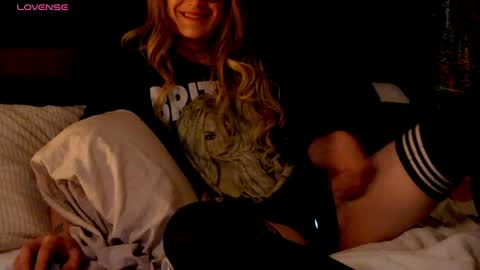 Willa Mae  online show from April 29, 2026, 3:32 am