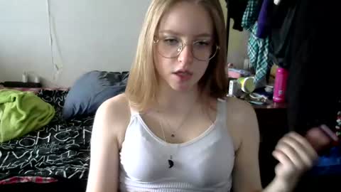 Snapshot of willenasow chatting on July 14, 2026, 7:24 am Olivia online show from July 14, 2026, 7:24 am
