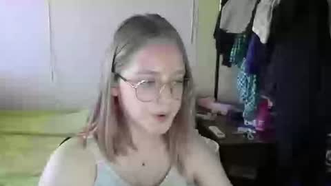 Snapshot of willenasow chatting on July 15, 2026, 5:12 am Olivia online show from July 15, 2026, 5:12 am