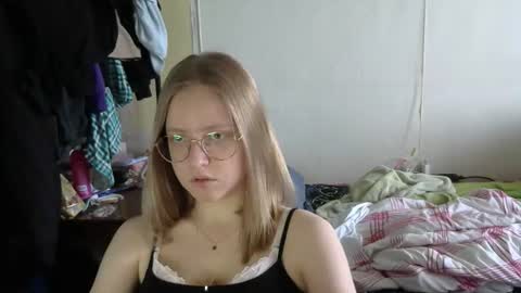 Snapshot of willenasow chatting on July 17, 2026, 5:14 am Olivia online show from July 17, 2026, 5:14 am
