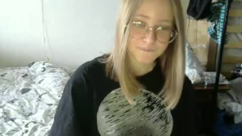 Snapshot of willenasow chatting on July 20, 2026, 6:17 am Olivia online show from July 20, 2026, 6:17 am