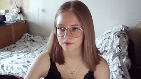 Snapshot of willenasow chatting on July 29, 2026, 6:00 am Olivia online show from July 29, 2026, 6:00 am
